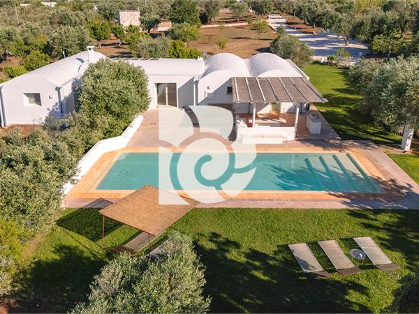 Villa di Prestigio con Piscina 